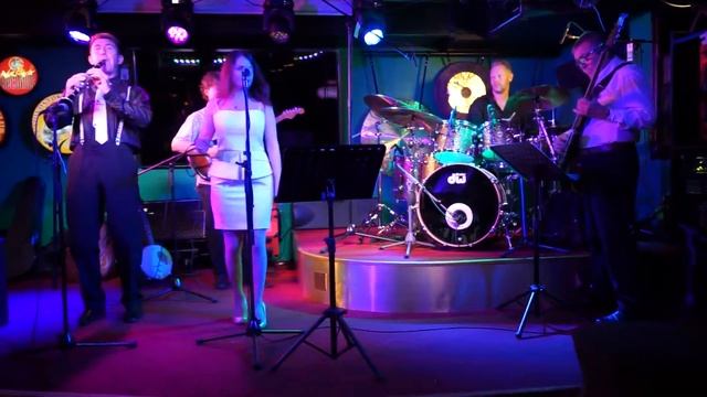 Фрагмент выступления JAZZBAND Андрея Лукаша 16 сентября в Cat&Clover смотреть онлайн