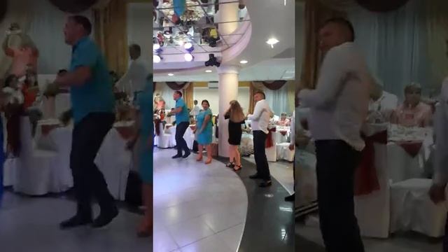 Весілля Максима і Юлі смотреть онлайн