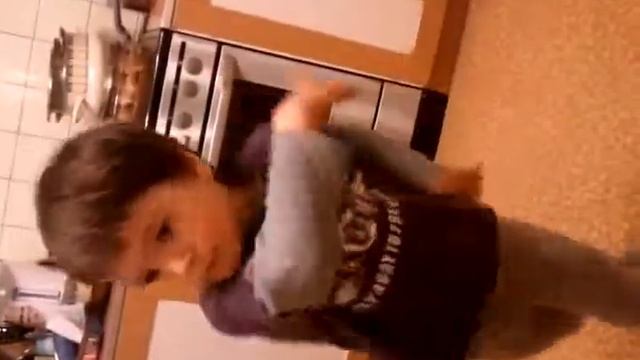 Мася танцует под Тумана смотреть онлайн