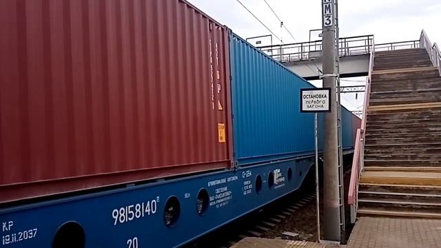 Редкость! Электровоз 2ЭС5-005 "Скиф" с контейнерным поездом смотреть онлайн