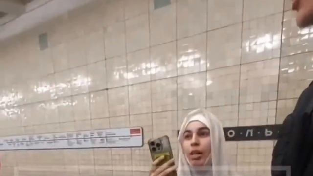 Русская Женщина Потребовала Приезжих Оплатить Проезд. Мигранты По Кайфу Не Платят за Проезд в Метро смотреть онлайн