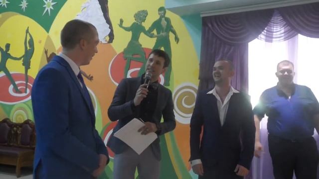 Интеллектуальное свадебное состязание "Жених-супермен" смотреть онлайн