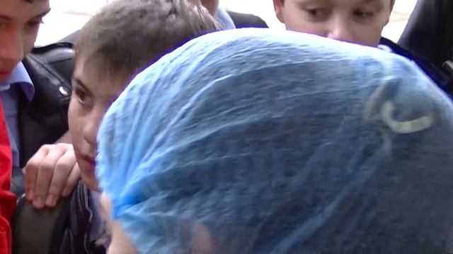 Интервью и раздача еды благотворительным фондом "От сердца людям" на ул. Донской - 12 апреля 2016г. смотреть онлайн