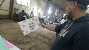 Клиент принимает свой станок по шелкографии