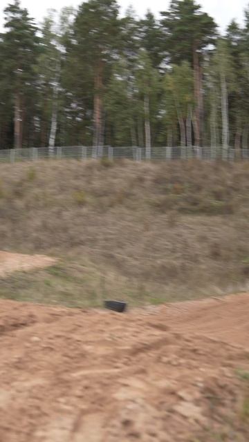Traxxas Xmax в моменте на мото треке!!!