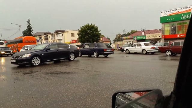 Друзя едут на свадьбу друга в Баксане смотреть онлайн