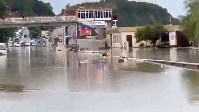 📢‼️СРОЧНО ‼️ #Лермонтово ЖЕСТЬ трасса.Джубга Сочи.Движение перекрыто🚫 смотреть онлайн