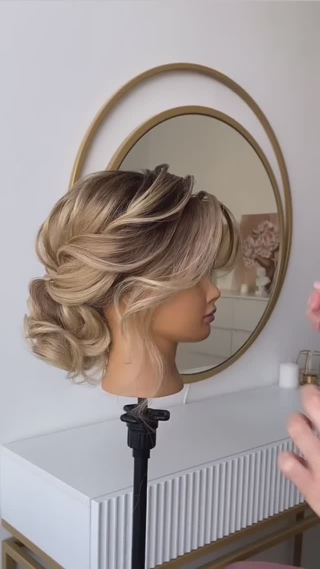 Самая популярная прическа для невесты #прическа #укладка #пучок #локоны #волосы