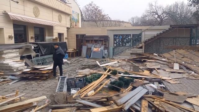 В Бишкеке сносят кафе Арзу и Тайм-Аут смотреть онлайн