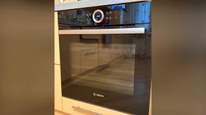 Духовой шкаф Bosch HBG675BB1