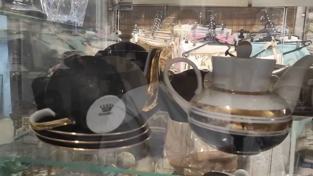 ХОТЬ ПЛАЧЬ, А ВСЁ НЕ КУПИШЬ =2 часть= Сервизы, статуэтки Обзор посуды в комиссионке Фарфор, хрустал смотреть онлайн