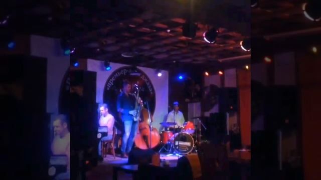 Майкл Джелли Hit The Road Jack смотреть онлайн