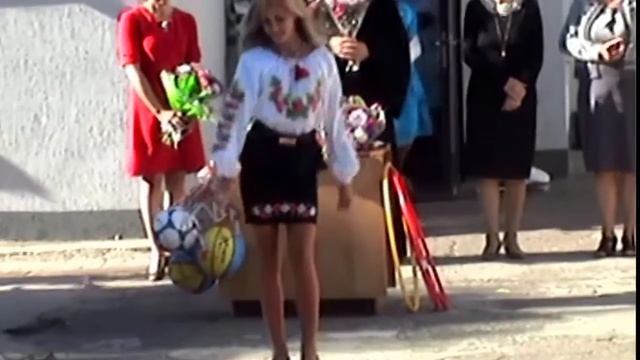 "я люблю свою країну-- я люблю її людей"--на линейке в школе!!! смотреть онлайн