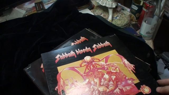 Black Sabbath Моя смешная коллекция винила этой группы смотреть онлайн