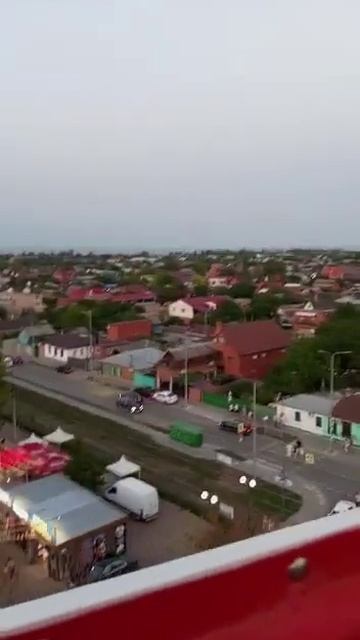 Колесо обозрения, город Ейск, 5 августа 2022 год. смотреть онлайн