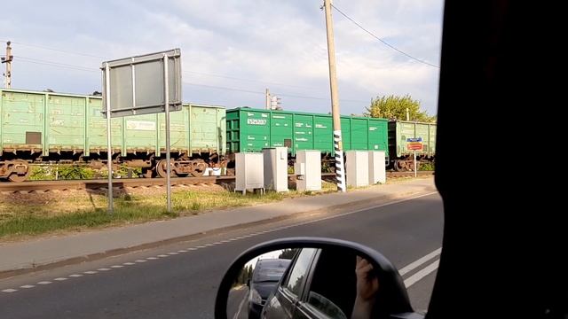 2ТЭ10М-3569 с грузовым поездом. смотреть онлайн