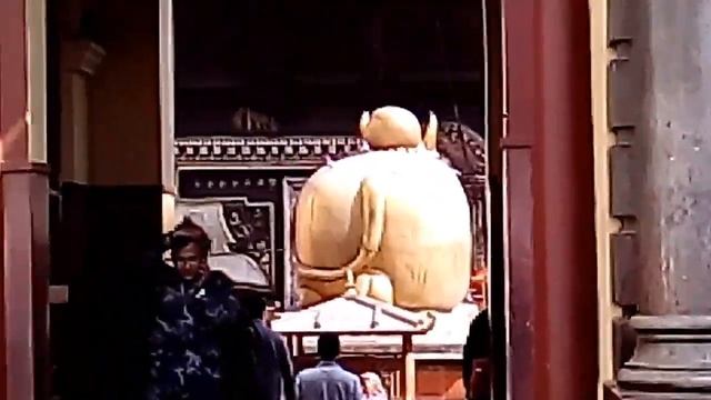 Пашупатинатх. У храма Шивы. смотреть онлайн