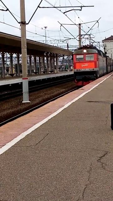 Электровоз ЧС7-015 на Ж/Д вокзале Ярославль-Главный смотреть онлайн