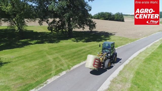 Fliegl Agro-Center | Hydraulische Ballenzange Profi Combi am Komatsu Radlader смотреть онлайн