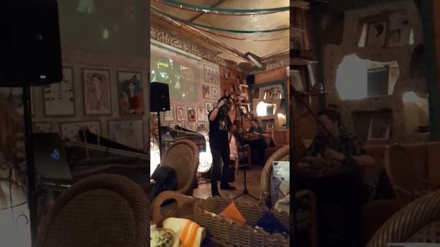 Pakari в Гранд кафе Фрида. Olay Ale Loy La смотреть онлайн