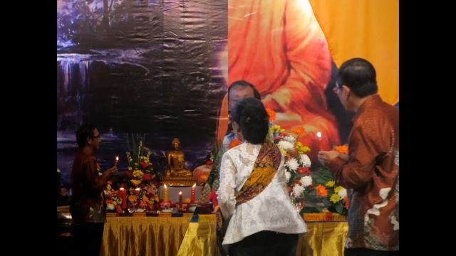 Waisak Bersama Se-Jabar 2014; Waisak di Grand Eastern Dalam Foto (15062014) Bagian 1 смотреть онлайн