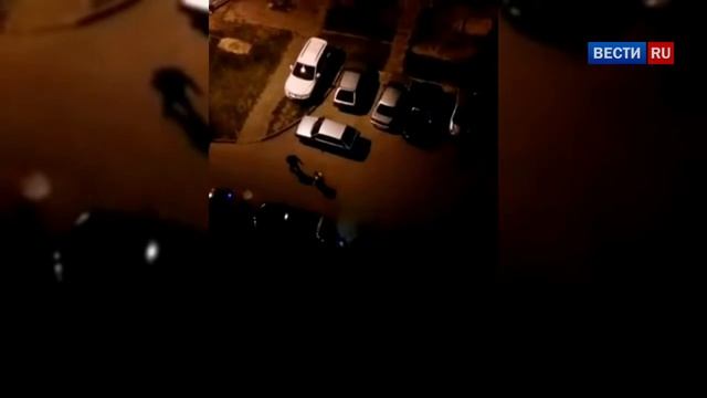"Стреляй, дурак!": пьяные мужчины напали на полицейских в Казани смотреть онлайн