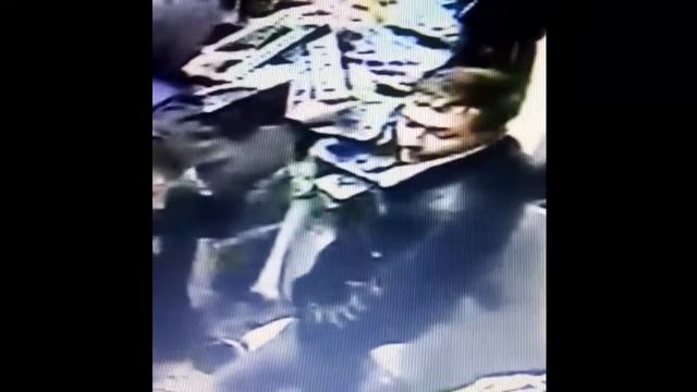 Крадіжка з камер відеоспостереження! смотреть онлайн