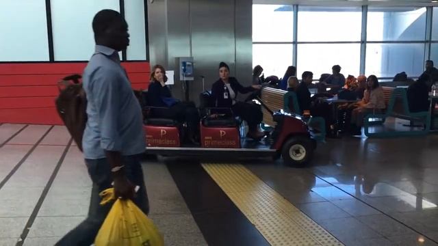 Такси внутри аэропорта Ататюрка смотреть онлайн