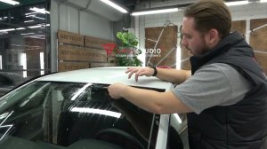 Инструкция по оклейке полосы над лобовым стеклом Фольксваген Поло в защитную пленку