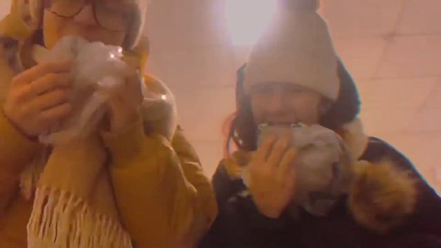 Уютное кафе; С Сашей и Дашей смотреть онлайн