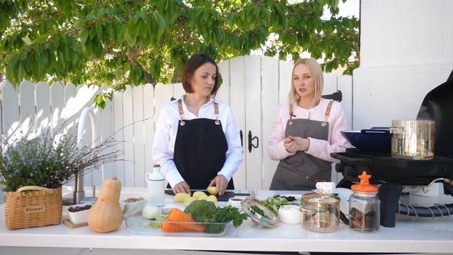 Готовим летний вегетарианский суп и молоко из орехов смотреть онлайн