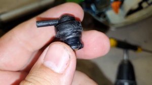 если течет бензин из бензо триммера