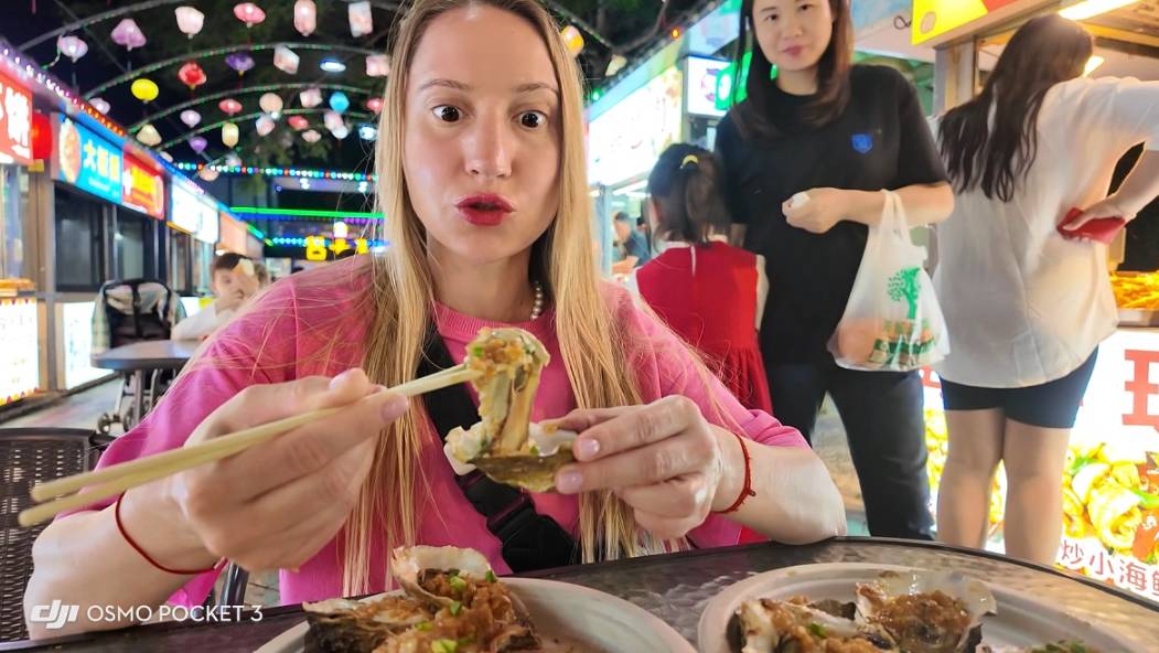 Мукбанг: ПРОБУЮ УСТРИЦЫ на Хайнане .Прогулка улица еды смотреть онлайн