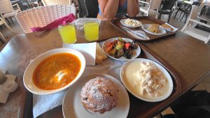 ВИТЯЗЕВО. ГУЛЯЕМ ПО ПЛЯЖАМ. ТАКИЕ ОНИ БЫЛИ. СТОЛОВАЯ ЧАЙКА. ВКУСНО! МАЛОВАТО БУДЕТ. ЦЕНЫ КУСАЮТСЯ.