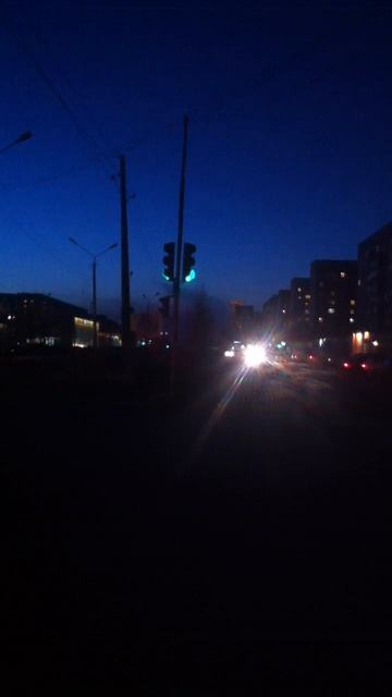 Новая работа светофора на перекрестке ул.Славы - пр.Бумажников смотреть онлайн