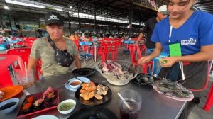Лучшая Безлимитная Еда в Паттайе, Таиланд: Джомтьен за Дешево!