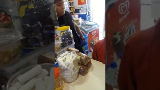 Воришки в магазине смотреть онлайн