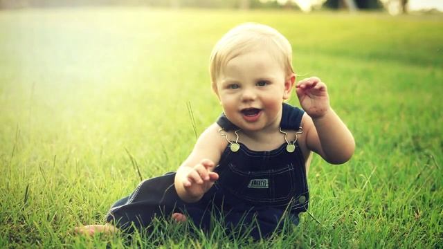 Машинист заметил мальчика, лежащего на рельсах. Далее случилось невероятное! смотреть онлайн