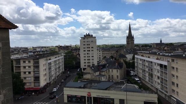 Вид со стен замка на город Кан Франция смотреть онлайн