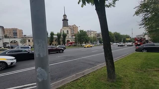 Битые окна - прилет дрона на Комсомольском проспекте в Москве смотреть онлайн