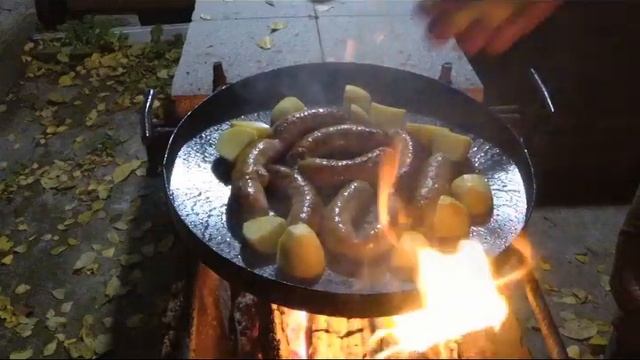 Ужин рыбацкий после ТРУДОВОЙ рыбалки ! #поход#поход #еда #кухня смотреть онлайн