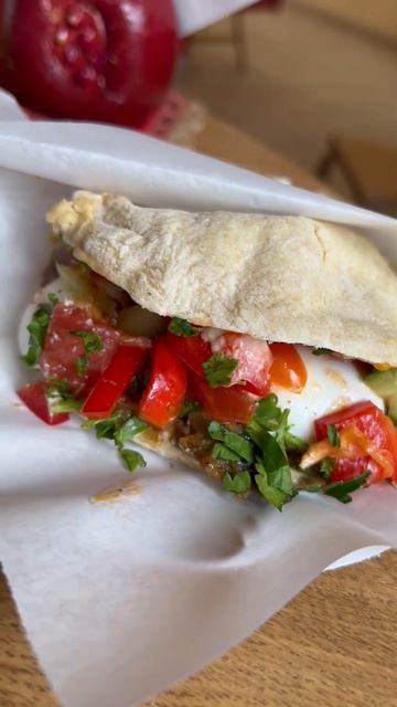 Интересное кафе #ставрополь #гдепоесть #хумус #фалафель #рецепты #food #ужин смотреть онлайн