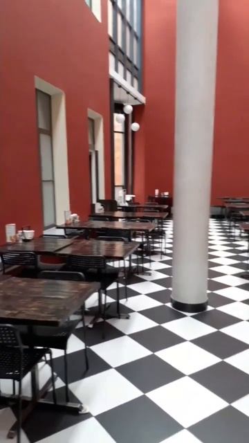 Столовая в питерском отеле. Мы тут будем завтракать 🍽🧂🪑#shorts #гостиница #отель #питер #петербург смотреть онлайн