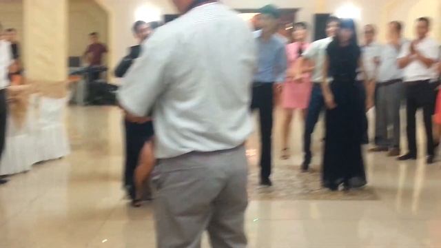 23.08.2013 ДАМИРА+ЕРНАР (ДАМИРА УЗАТУ) ТАНЕЦ ОТ СЕСТРЕНКИ!!!!ФЛЕШМОБ!!КЫЗЫЛОРДА!РЕСТОРАН "ДӘСТҮР" смотреть онлайн