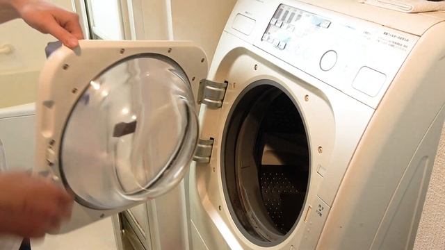 服の色あせを洗濯機でカンタンに復活させてくれるドクターベックマン黒復活シート。ネイビーやブラックの服の色あせが気になっている人は早めに使えば長持ち♪Dr.Beckmann смотреть онлайн