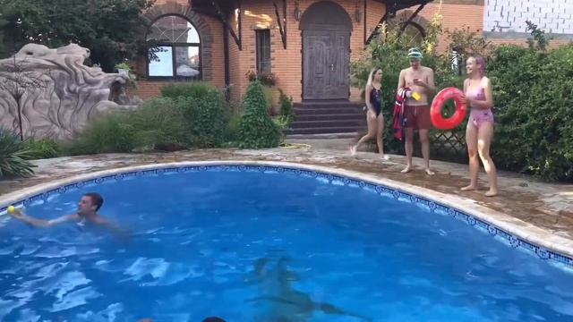 Отдых в доме с бассейном VLOG #4 смотреть онлайн