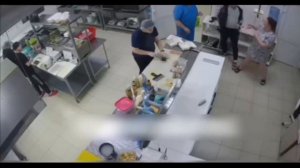 Неадекват зарезал девушку в Сыктывкаре, из за запаха суши