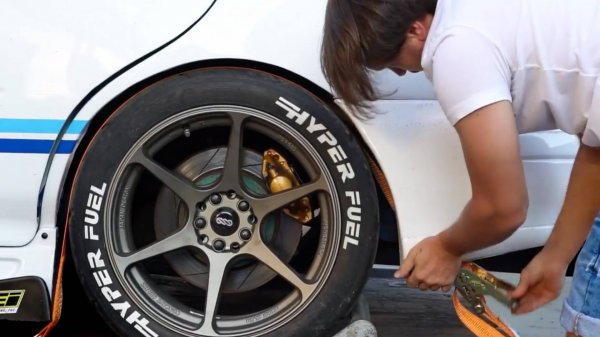 Испытания 6 видов спортивного топлива на мощностном стенде