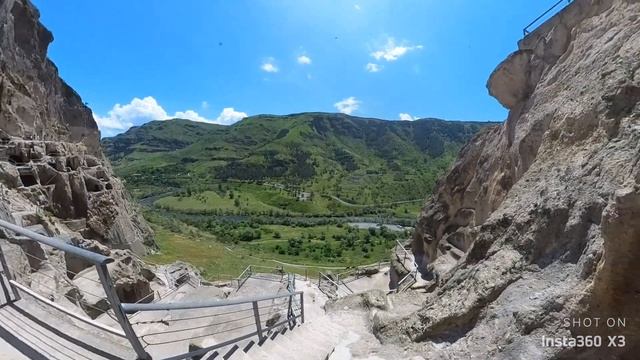 INSTA360: ПЕЩЕРНАЯ ВАРДЗИЯ. КОРОТКИЙ ОБЗОР ВНЕШНЕГО ВИДА. ГРУЗИЯ 🇬🇪 смотреть онлайн
