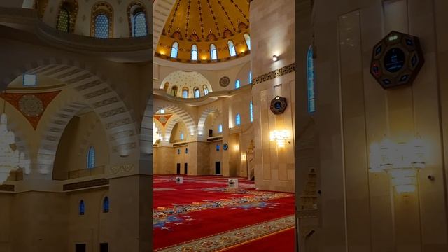 Внутри одной из самых красивых мечетей мира 🕌 Мечеть Шейха Зайда в Фуджейре ☪️ ОАЭ 🇦🇪 #туризм